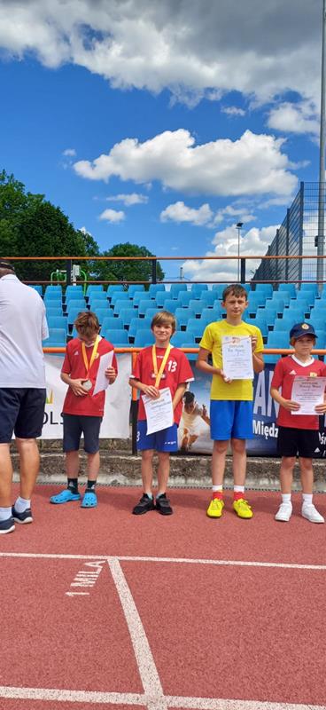 Kolejne sportowe sukcesy na koncie uczniów ze Szkoły Podstawowej w Sękowej na szczeblu rejonowym!